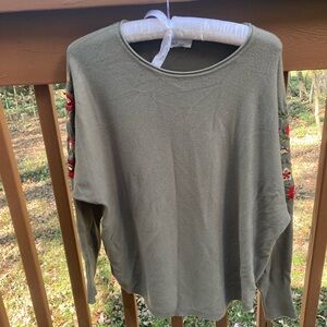 Milano green sweater with embroidered sleeves